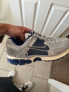 Men’s Nike Vomero 5 in size 10